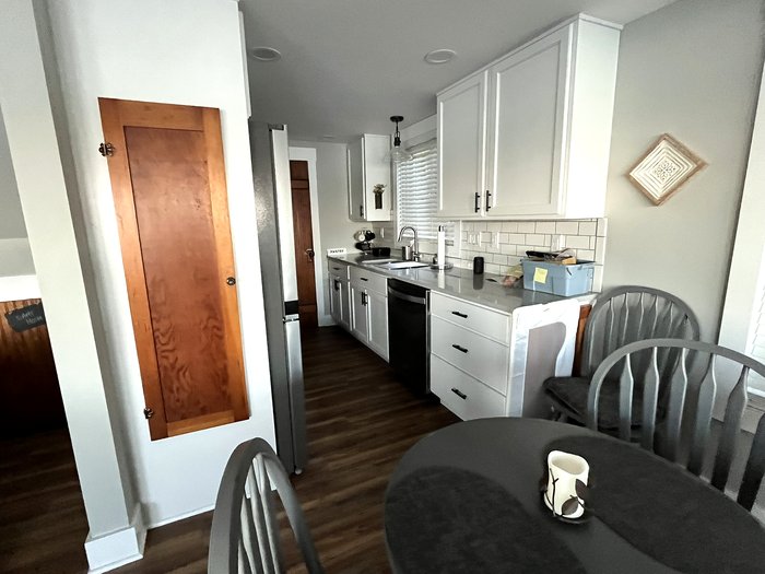 Kitchen and breakfast area